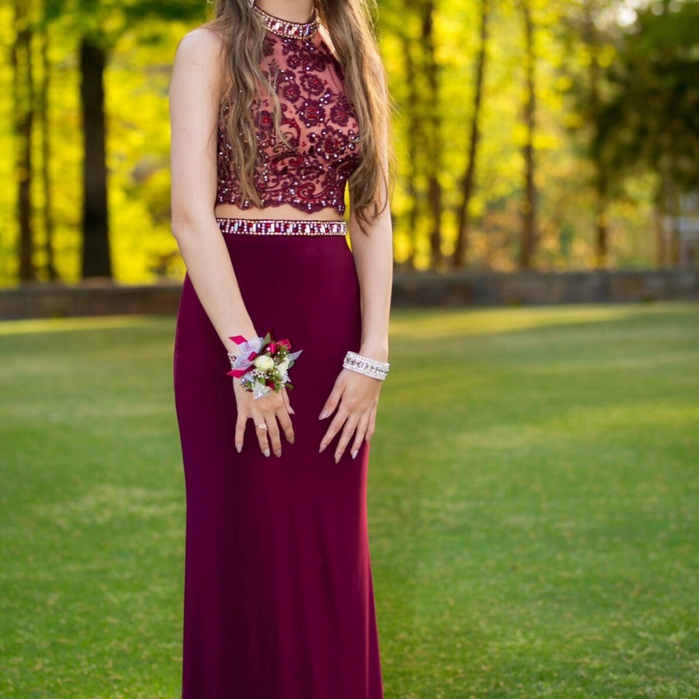MAROON PROM DRESS